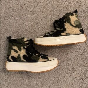 New Steve Madden Camo Faux Fur Converse like Sneakers
